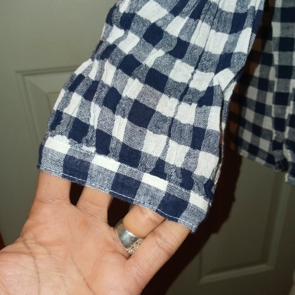 Woman's Top - Picture 2 of 5